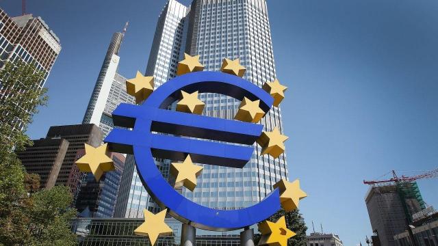 Embedded thumbnail for Curs: Uniunea Economică și Monetară: incălzire centrală pentru economia Europei?
